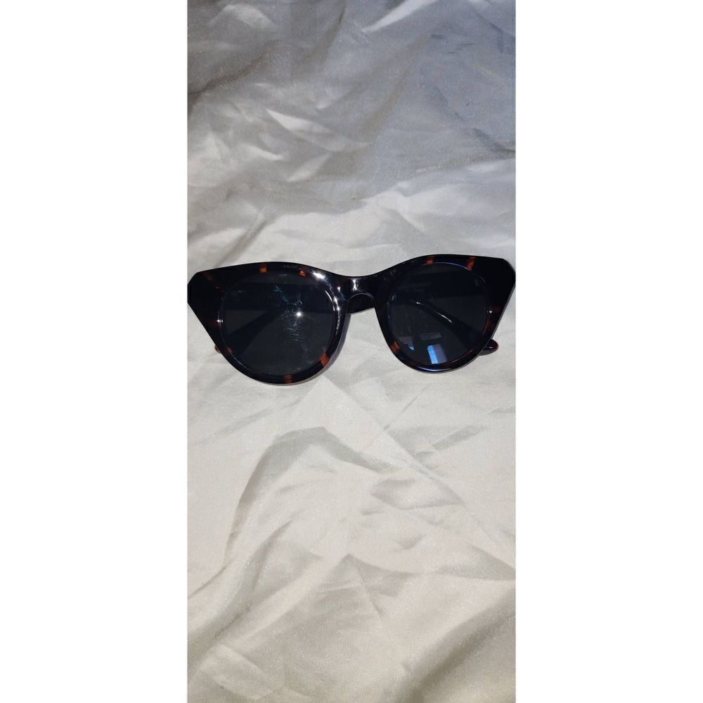 Isaac Mizrahi Sunglasses IM111